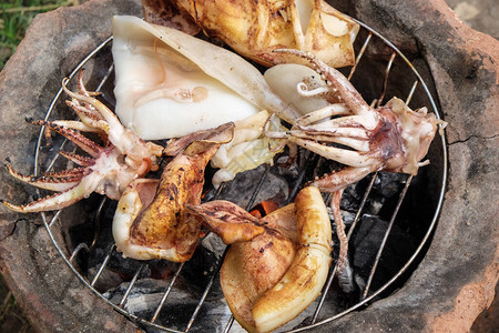 烤大鱿鱼传统烹饪海鲜对象图片