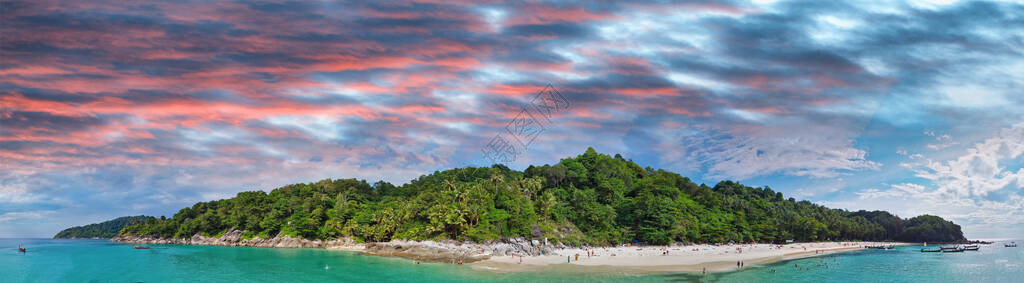 泰国普吉美丽自由海滩的空中景象图片