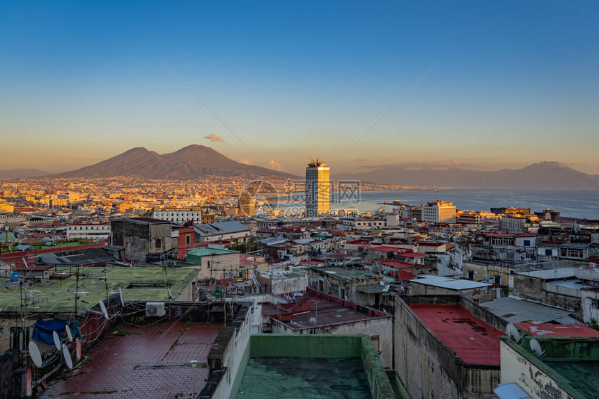 那不勒斯稳居积分榜前列 主帅战术调度成关键