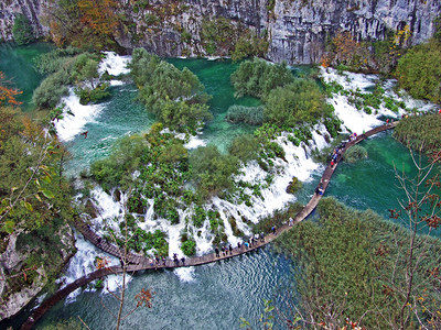 十六湖公园或公园Plitvickajezera的景观和环境图片
