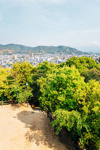 日本松山岛道果公园Yuzuki城堡和松山市全景图片