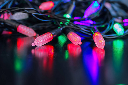 节日装饰聚会欢乐活动带彩色灯泡的电动图片