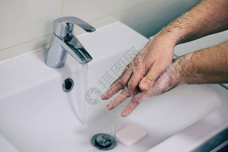 用肥皂人洗手以预防电晕清洁以停止传播冠状保图片