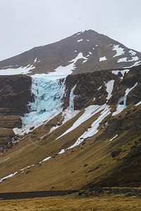 冰岛北部的冰冻瀑布水变成了冰图片