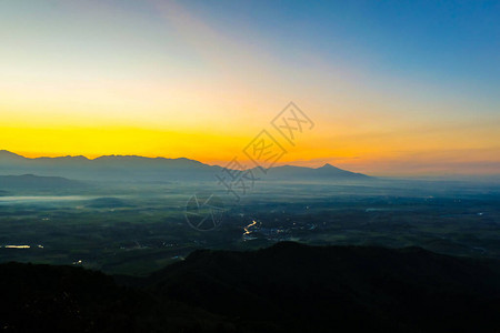 太阳月光山坡日落天空色彩多图片