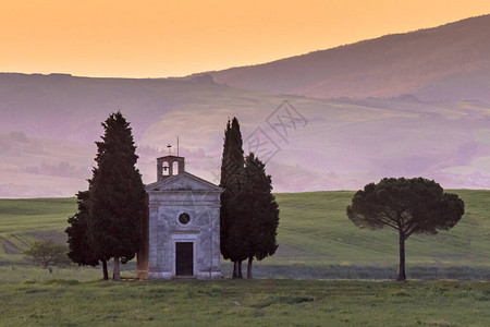 晨光中麦当娜教堂在意大利托斯卡图片