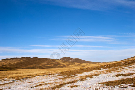 在奥尔洪岛的雪景之后图片