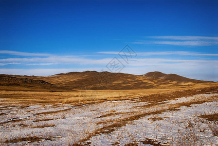 在奥尔洪岛的雪景之后图片