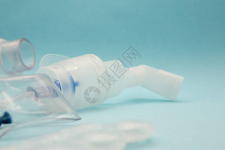 用于治疗哮喘的医疗设备和药物雾化器吸入器间隔器星云抗炎药来控制哮喘支气管哮背景图片