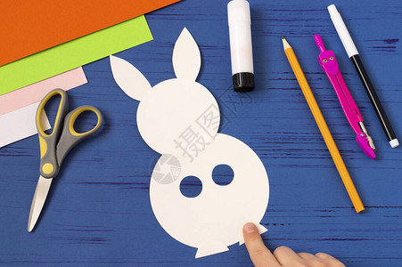 孩子做玩具复活节兔子隔离期间的儿童手工艺品如何在COVID19冠状大流行期间在家中吸引儿童一步的照片步骤8粘图片
