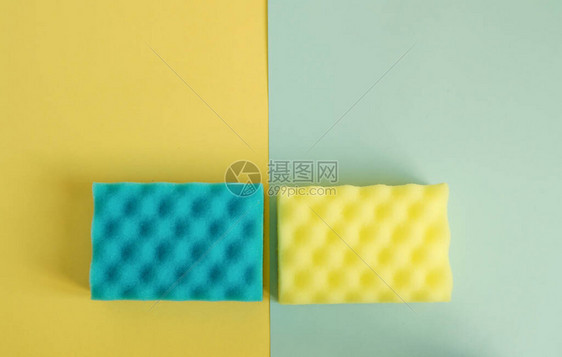 厨房和洗手间清洁包黄色和蓝色海绵和抹布图片