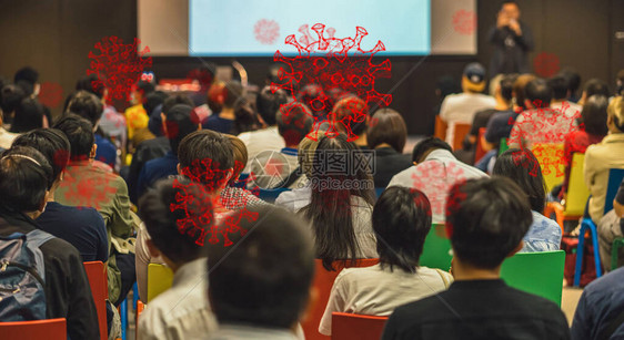 冠状网络爆发在会议厅或研讨会舞台上的听众聆听演讲者的后视图片