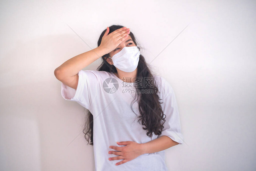 亚洲女CoronavirusCovid19大流行症状咳嗽和喉咙痛是大流行冠状感染症图片