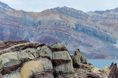 东格陵兰的多彩岩石关图片