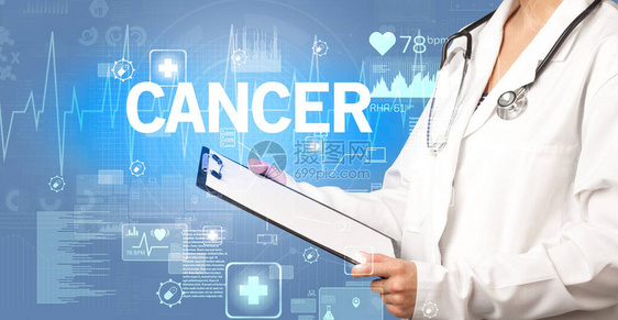 年轻医生用CANCER的登记保图片