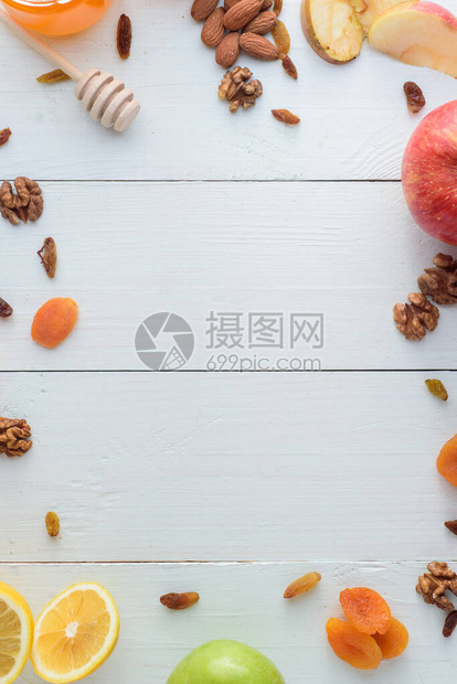 苹果猕猴桃干果橙子和苹果健康饮食概念在一张白色图片