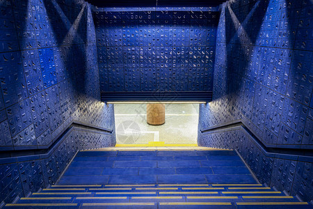 韩国首尔安国站蓝色楼梯图片