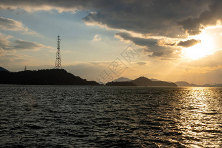 日落时间在日本内陆海洋表图片