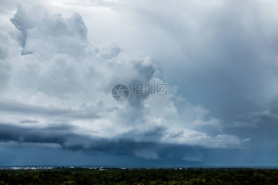 雷暴天空雨云图片