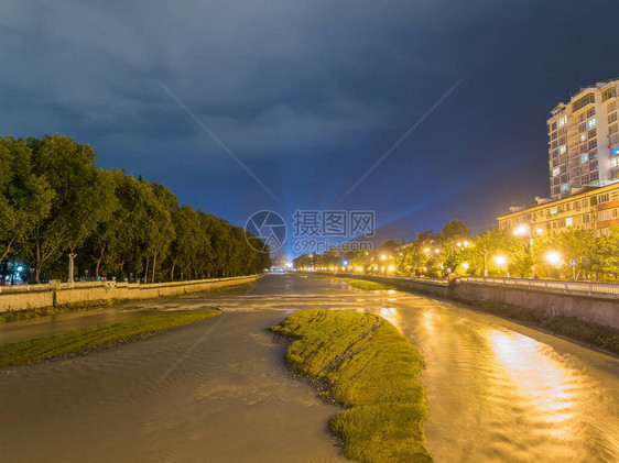 深夜风景的宽城河图片