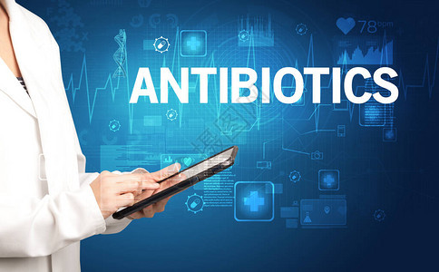 青年医生用ANTIBIOTICTICS的注册保健图片