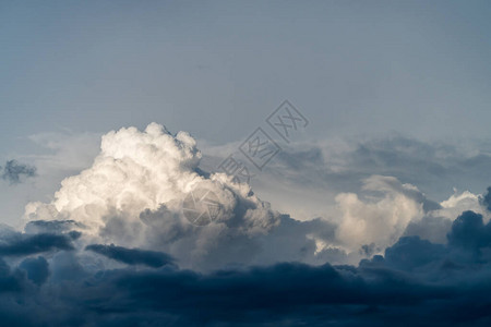 雷暴天空雨云图片