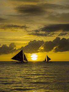 在长滩岛菲律宾的白色海滩日落图片