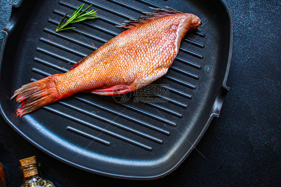 红海贝鱼颜色原始海产鲜菜单概念食物背景食谱图片