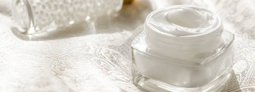 罐子和血清凝胶瓶中面霜润滑剂奢侈的皮肤护化妆品以及有机防肥产品图片