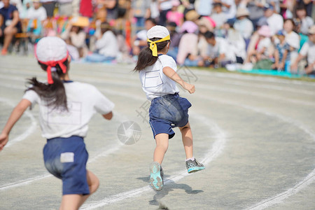 在日本一所小学举行的一次体育会图片