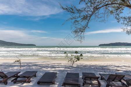 阳光萨拉森湾海滩柬埔寨西哈努克维尔的卡图片