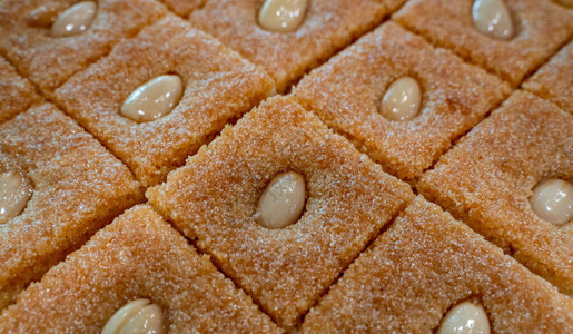 传统阿拉伯语甜点Basbousa埃及东方血清蛋糕图片
