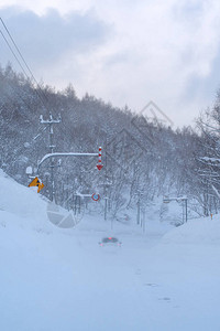 下雪天日本的道路图片