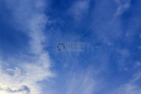 云层景观蓝天和白云阳图片