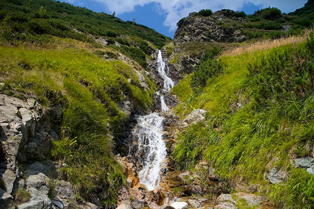 西塔特拉山著名的瀑布包括位于Ziarskadolina的级联冰川Sarafiovy瀑布整个瀑布长20m图片