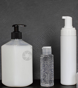 黑石质料背景复制空间上一套肥皂洗发水淋浴胶抗清排异剂或图片