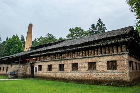 在江西省Jingdezhen称为世界普罗氏首府的陶艺车间生产瓷器用旧的传统明朝和图片