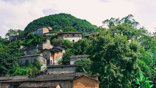 当地古老传统村庄的美丽景色图片