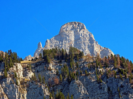 Churfirsten山脉的高山峰Zuestoll图片