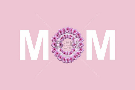紫花粉红色背景上的MOM图片