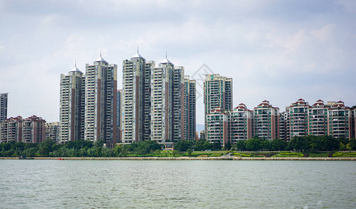 住宅公寓和建筑的天际线景观图片素材