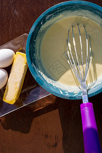 其基料通常包含牛奶黄油鸡蛋面粉酵母图片