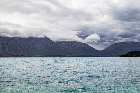 瓦卡蒂普湖阴天新西兰南岛图片
