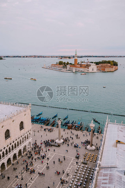 在圣马可广场和圣乔治马焦雷附近的吊船主码头是威尼斯泻湖最著图片