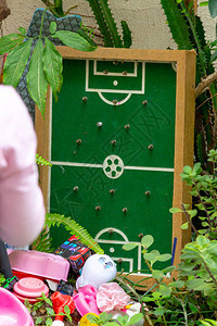模拟一场足球比赛用钉子代表球员和一枚硬币作为球这游戏叫做D图片