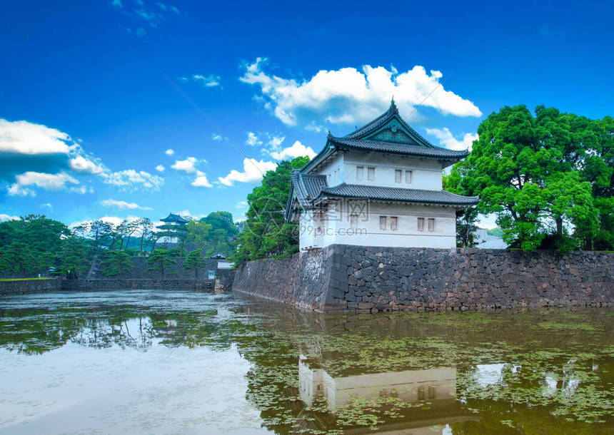日本东京的皇宫白天在蓝天空背景上高清图片下载-正版图片506557182-摄图网
