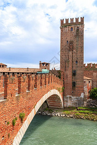 位于意大利维罗纳大桥和Castelvecchio城图片