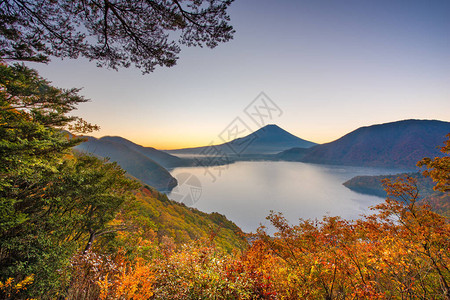 福建山日本莫托苏湖在黎图片