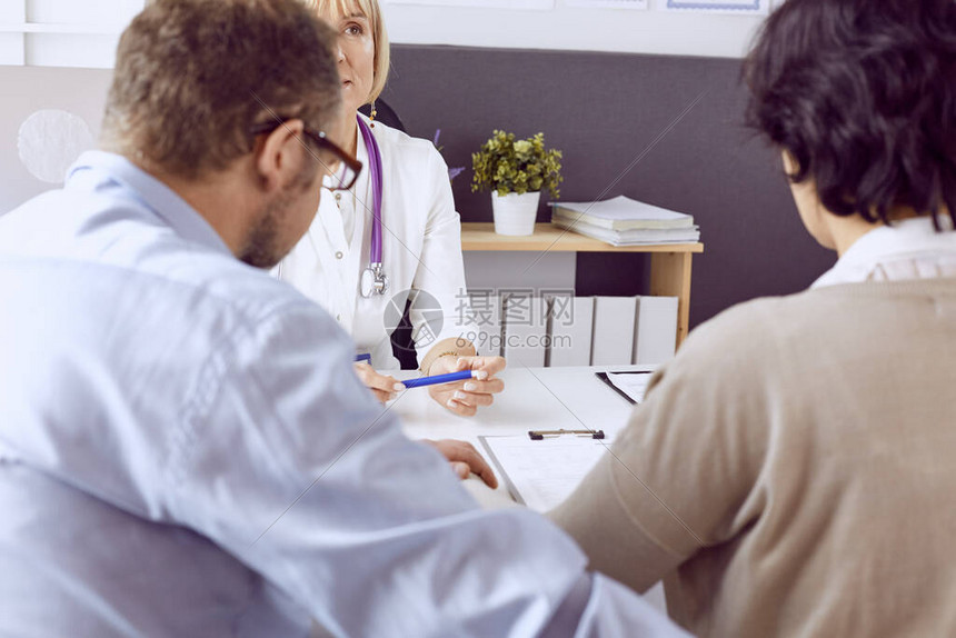 双方豪门交锋历史战绩胶着此役或成争冠风向标