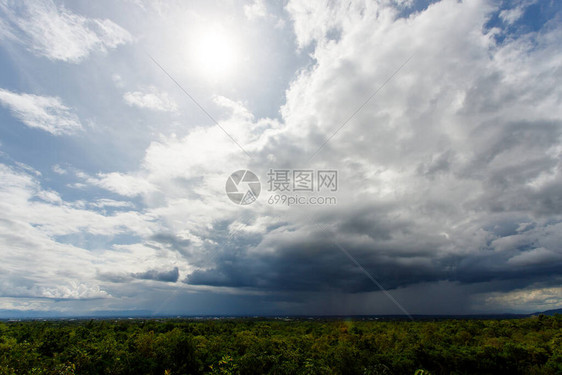 雷暴天空雨云图片